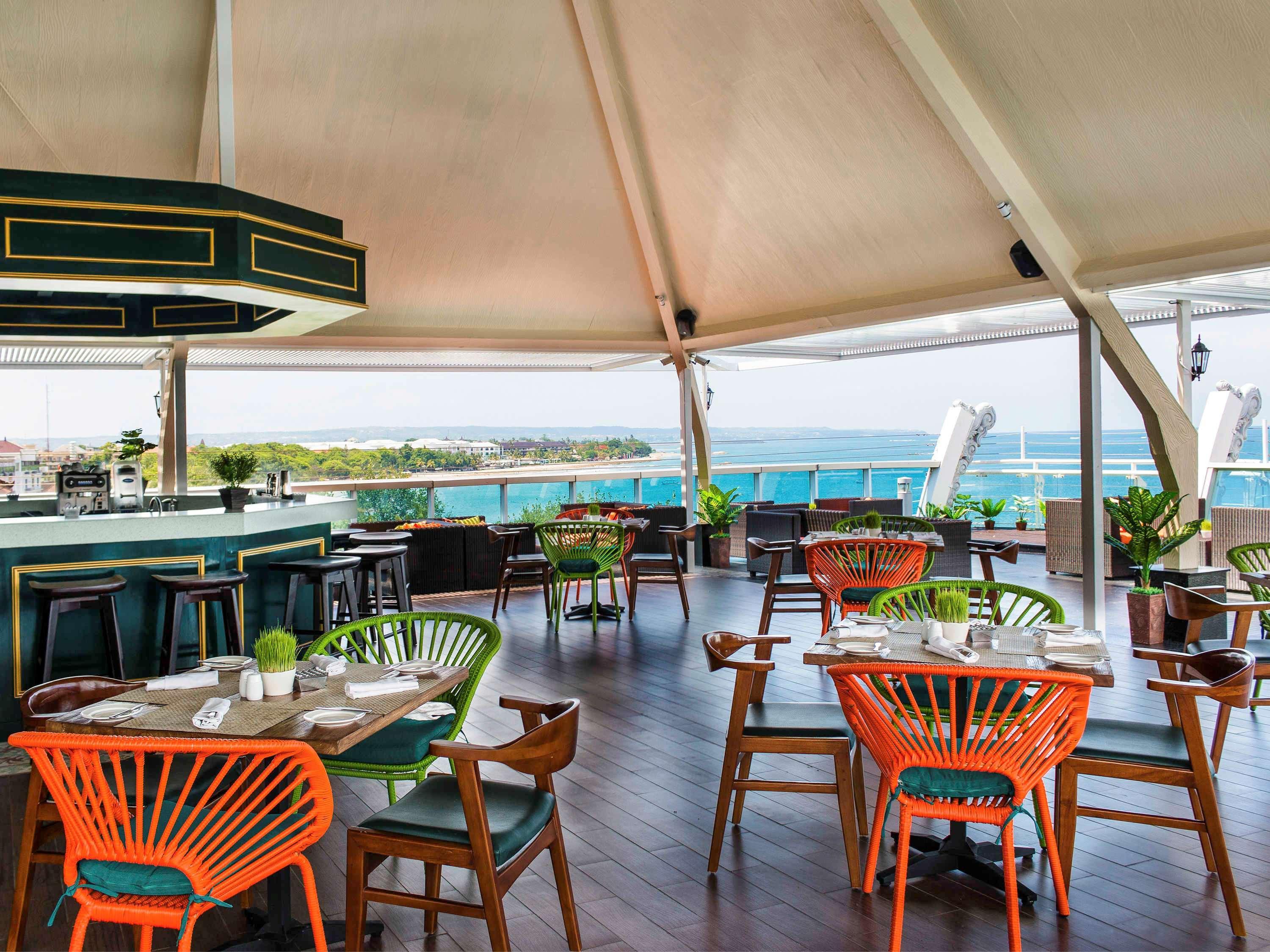 The Kuta Beach Heritage Hotel - Managed By Accor מראה חיצוני תמונה The Deck