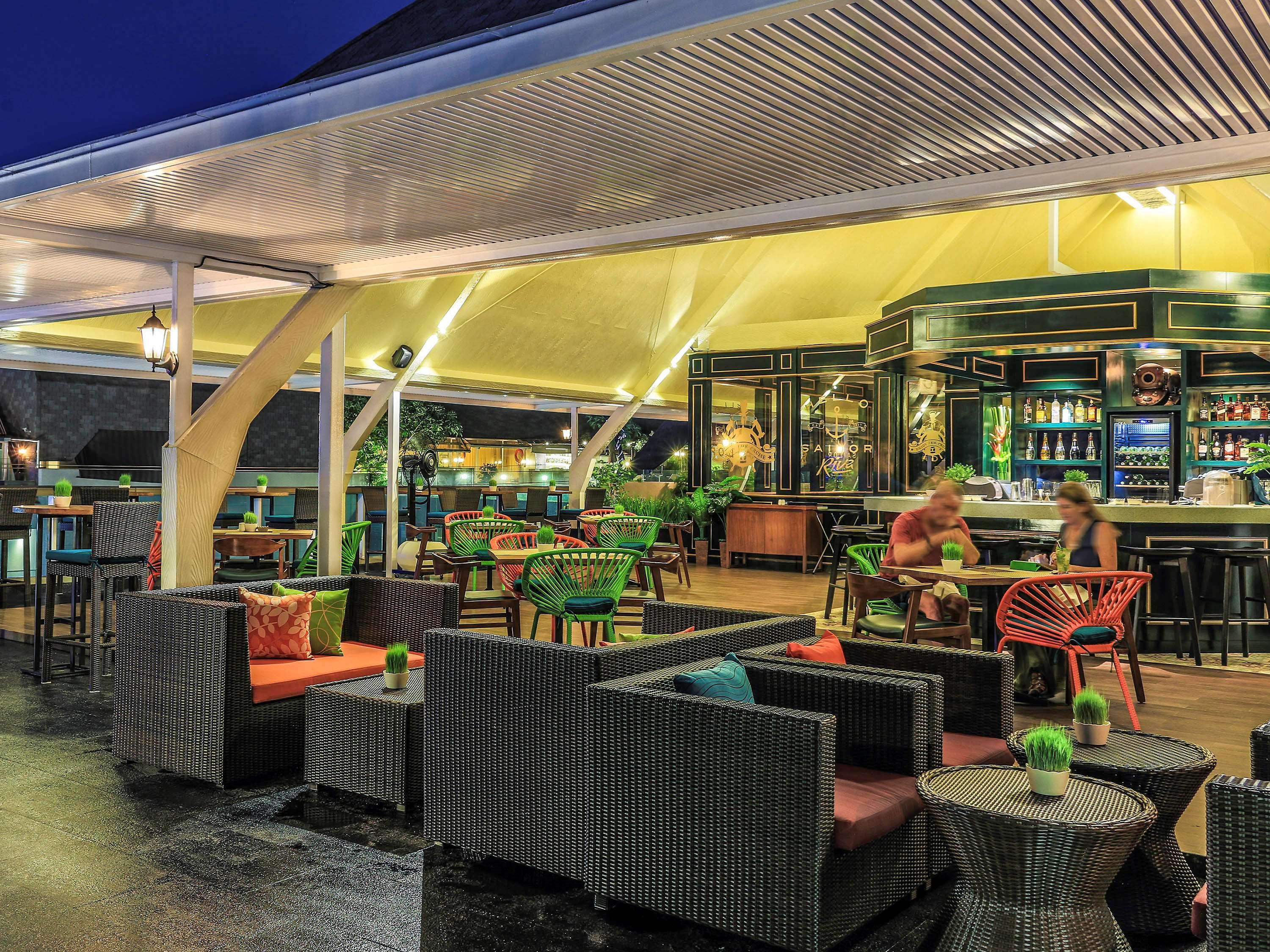 The Kuta Beach Heritage Hotel - Managed By Accor מראה חיצוני תמונה Sky Bar