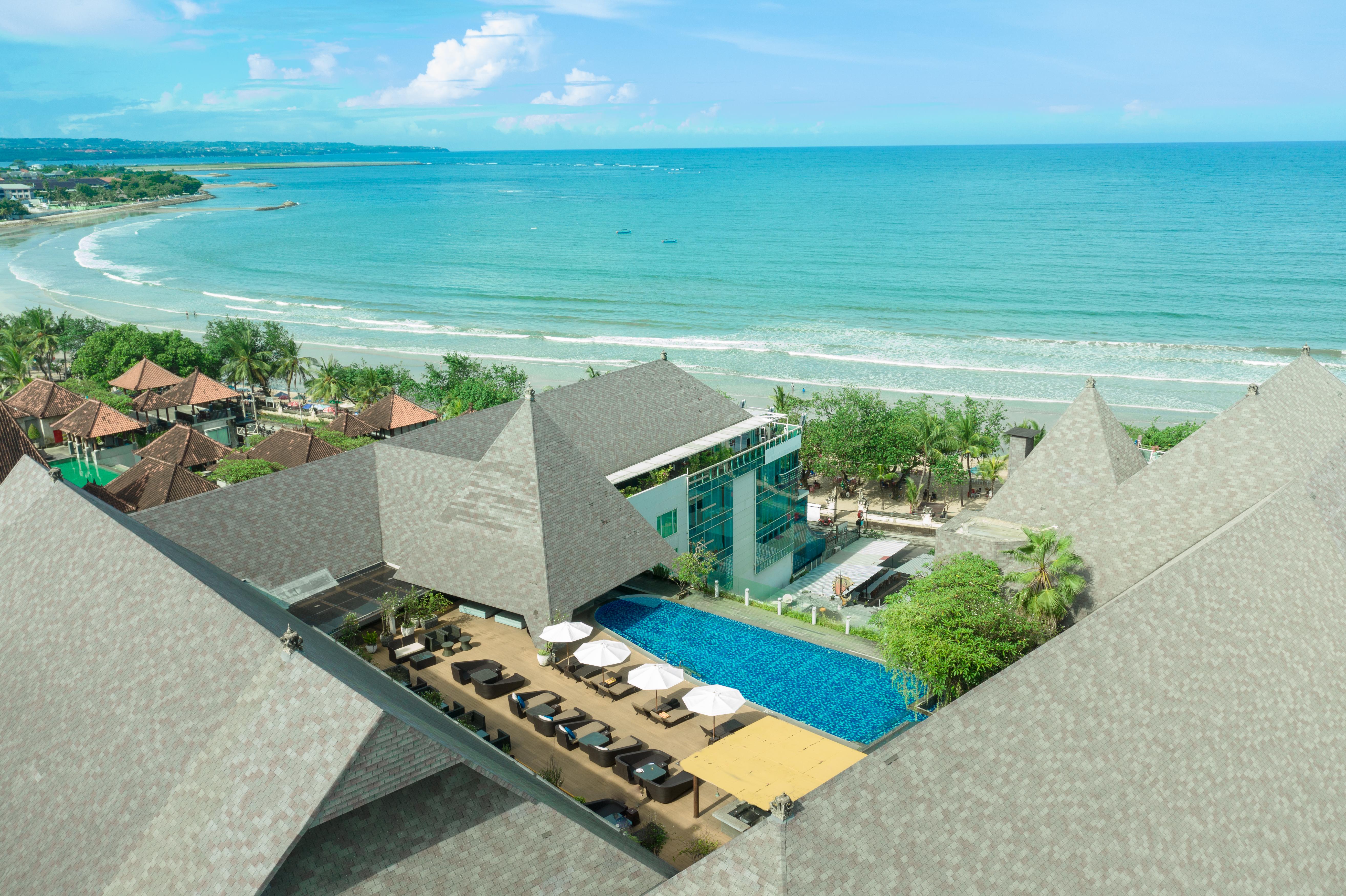 The Kuta Beach Heritage Hotel - Managed By Accor מראה חיצוני תמונה The resort's pool