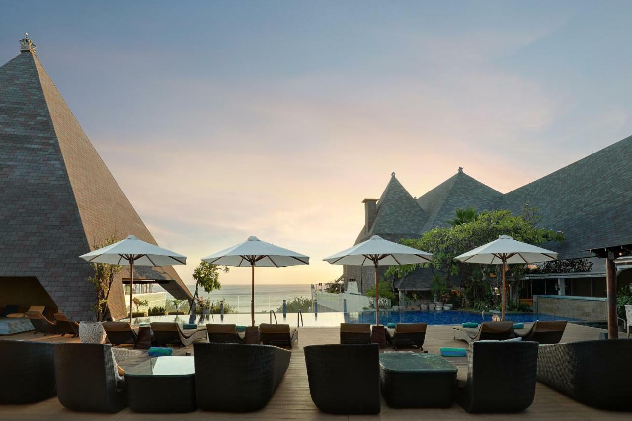 The Kuta Beach Heritage Hotel - Managed By Accor מראה חיצוני תמונה The resort's pool